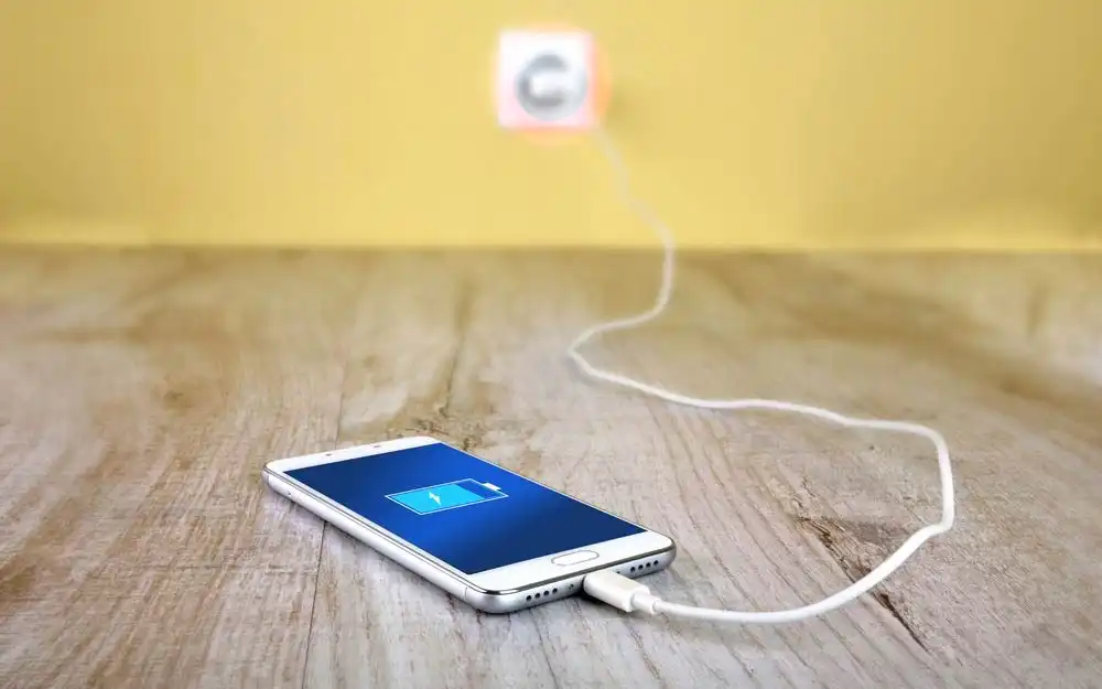 علت داغ شدن شارژر موبایل در حال شارژ چیست